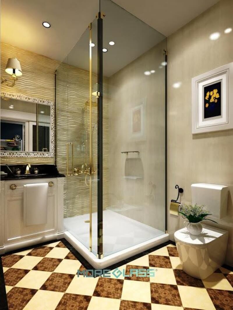 Những ai yêu thích phong cách quý tộc không nên bỏ qua mẫu vách tắm kính 90 độ với phụ kiện mạ vàng đồng này. Vách kính đẹp